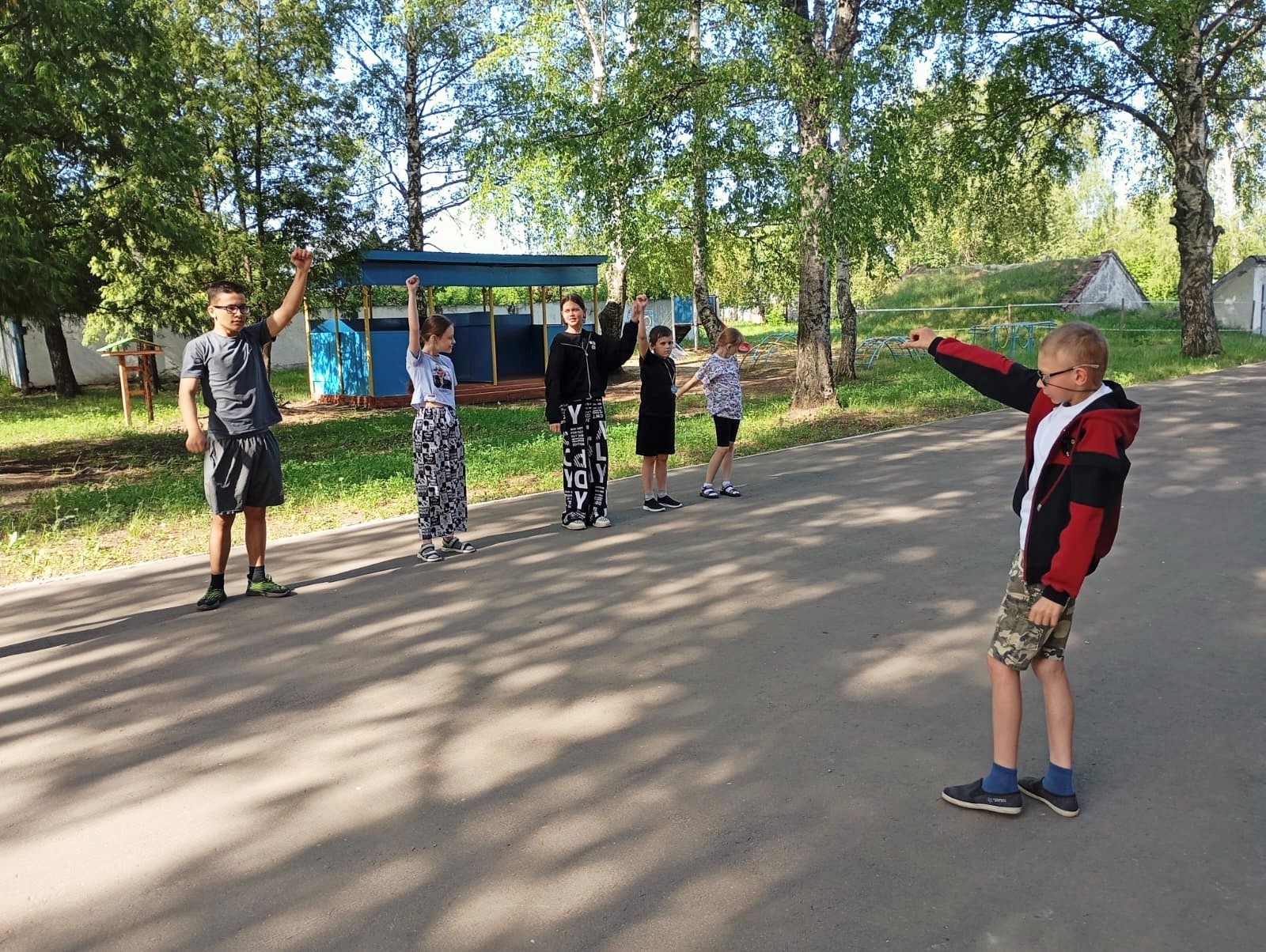 Зарядка на свежем воздухе.