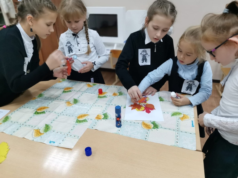 Сегодня в школе-интернате, в рамках предметной недели «Удивление! Разнообразие! Творчество!», прошло внеклассное мероприятие «Путешествие в Город мастеров»..